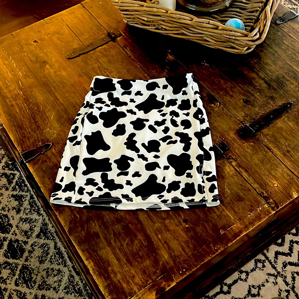 Cow pattern skirt with slit